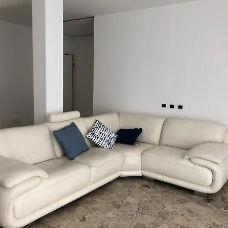 Relax Two Steps From The Lake Apartment *